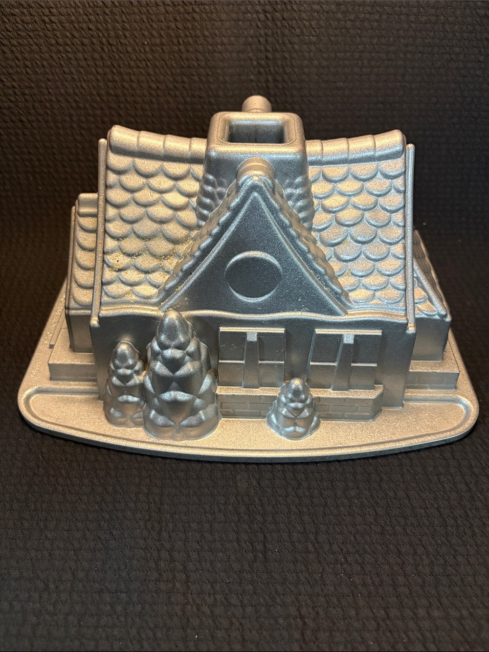 Nordic Ware Gingerbread House Shaped Cake Pan. 9 cups/ 2.1 litres
